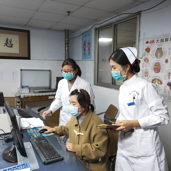 河南省卫健委专家组到商丘市中心医院核查验收“老年友善医院”建设工作 