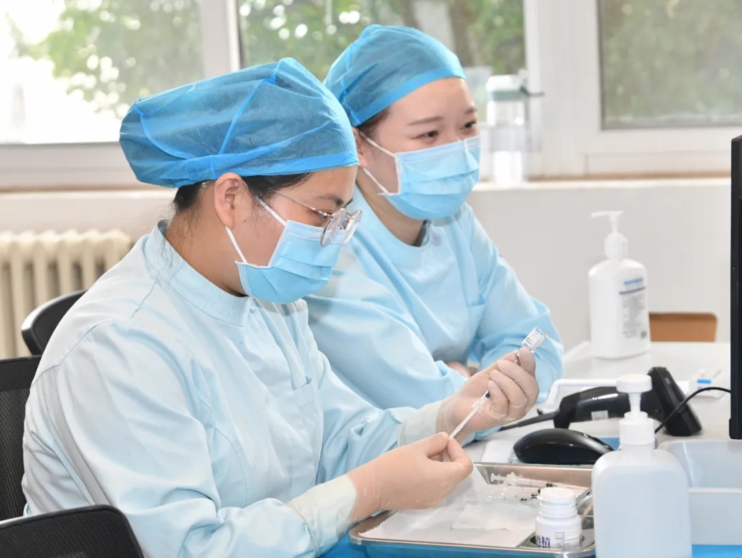 聯(lián)播pro：鄭州8區(qū)縣(市)全員核酸檢測(cè)上午9點(diǎn)開始