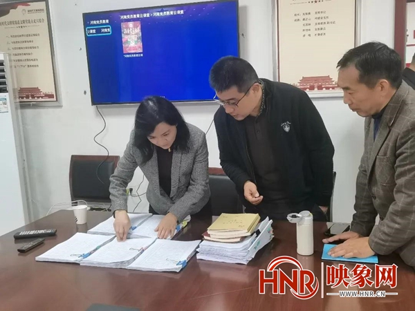 新乡市财政局党组书记局长冯晖一行到辉县市调研指导工作