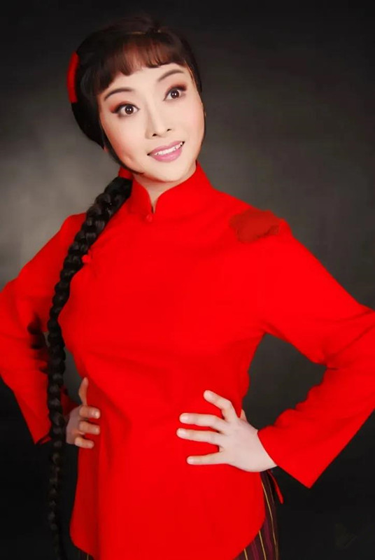 生命的礼赞浅析豫剧铡刀下的红梅导演艺术