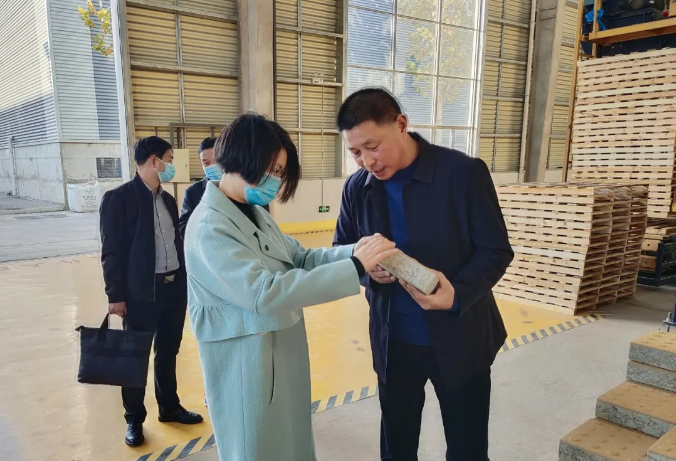 固始县委常委县纪委书记县监委代主任姚晓越在联系企业调研时强调强化