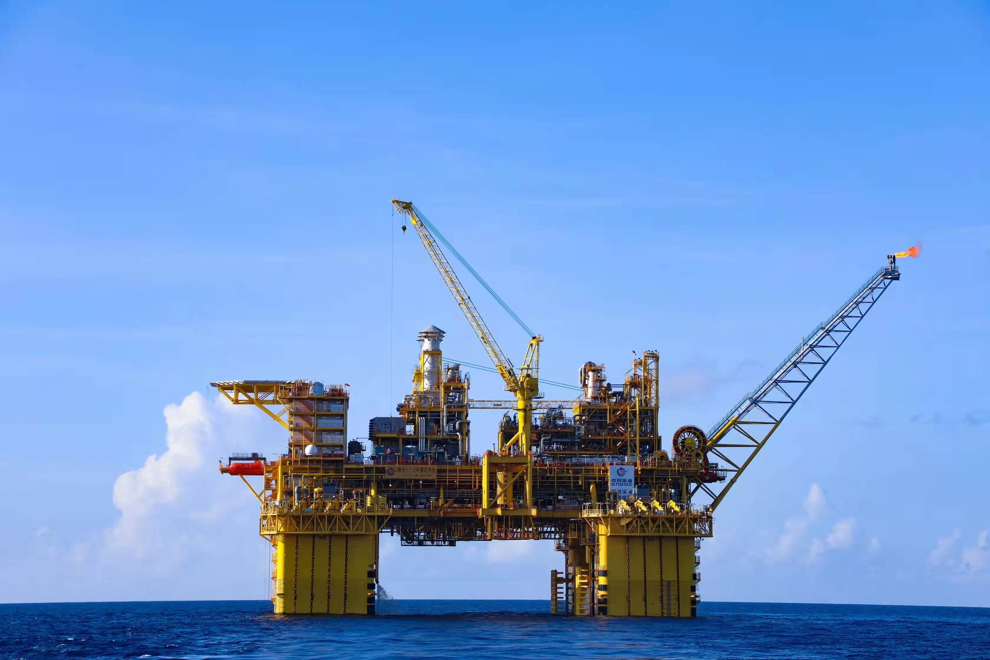 我国首个自主开发建设的1500米超深水大气田"深海一号"日产天然气1000