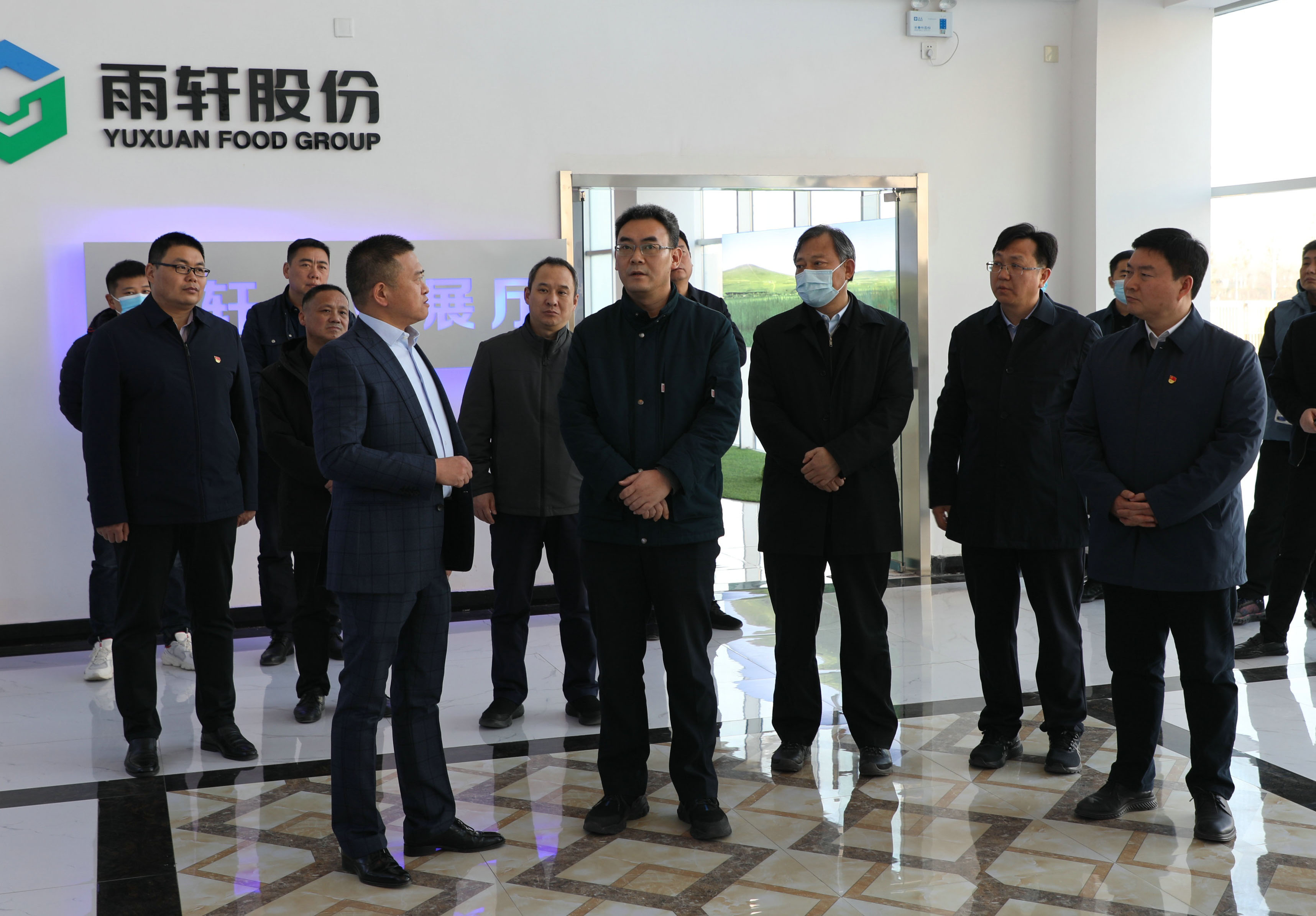 省委副秘书长政研室主任陈鹏带领我室党员干部赴原阳县开展宣讲调研