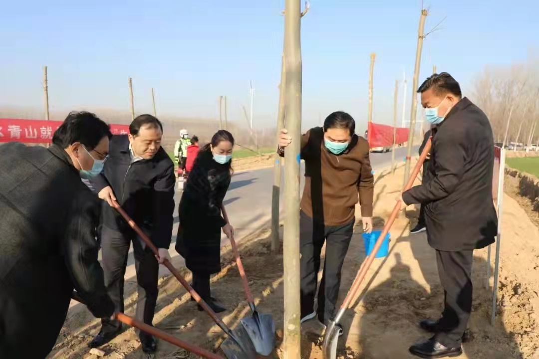 柘城县委书记王景宇,县长余化敏等四大班子领导与干部职工在岗王镇