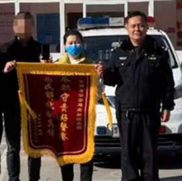 安阳市民大意丢手机 民警不懈努力帮找回