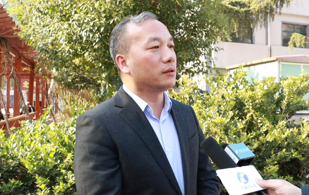 孟津区副区长王利彬在洛阳,餐饮的安全工作不仅落实到企业,也落实到了