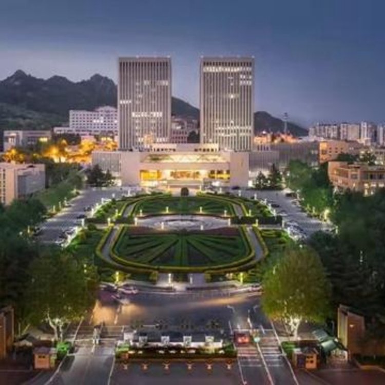 青岛大学一教职员工发表不当言论被处分