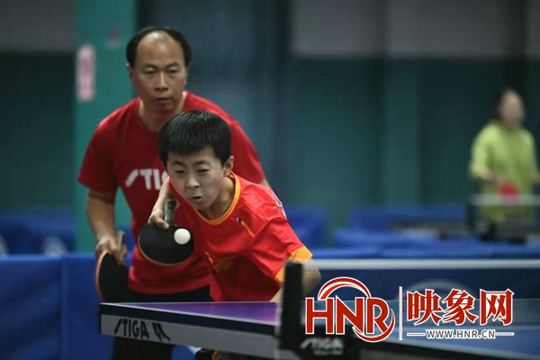 郑州市“奔跑吧·少年”快乐家庭亲子乒乓球比赛开赛 为期2天