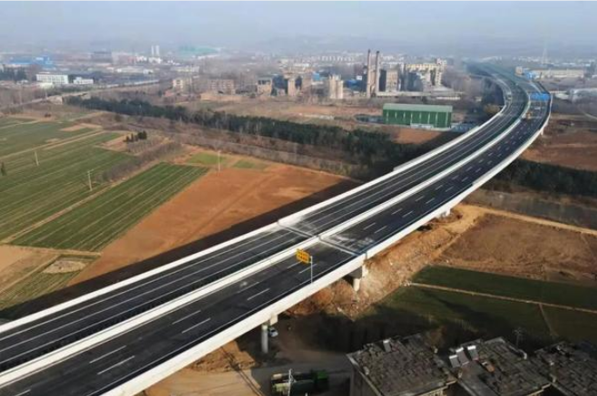 82新国道310三门峡段今天(12月22日)上午8时全面开通,至此,国道310