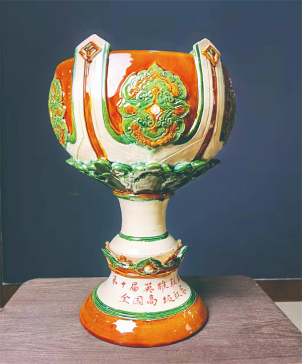 电竞奖杯是唐三彩做的文创