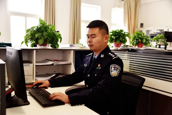 许伟扎根基层的排头兵