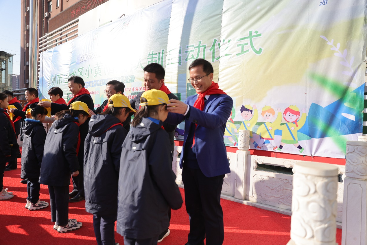 文明交通安全出行 被看见才安全——郑州市金水区小黄帽路队制启动仪式在文化绿城小学举行