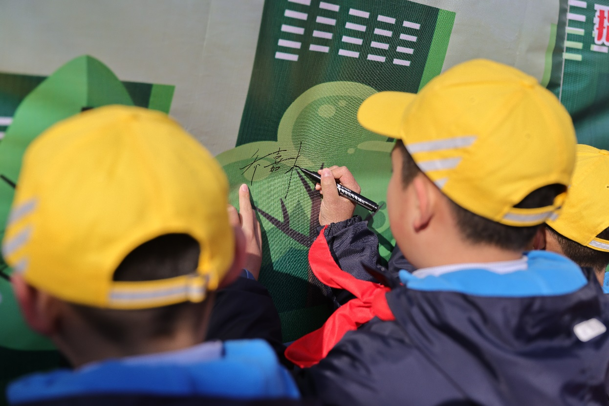 文明交通安全出行 被看见才安全——郑州市金水区小黄帽路队制启动仪式在文化绿城小学举行