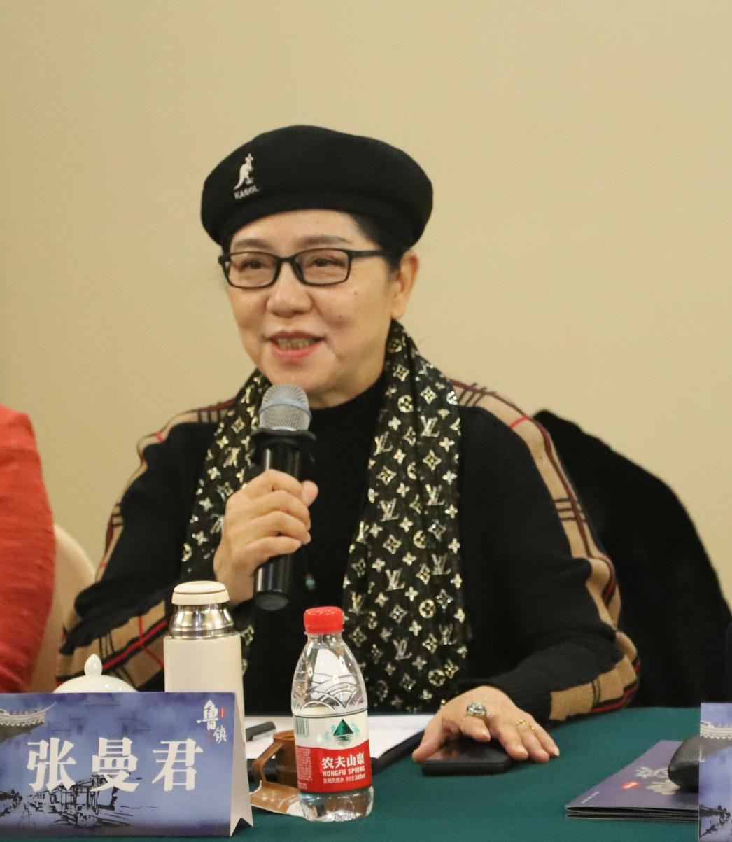 张曼君导演向记者介绍,自己一直非常仰慕河南这片文化厚土,也是第一次