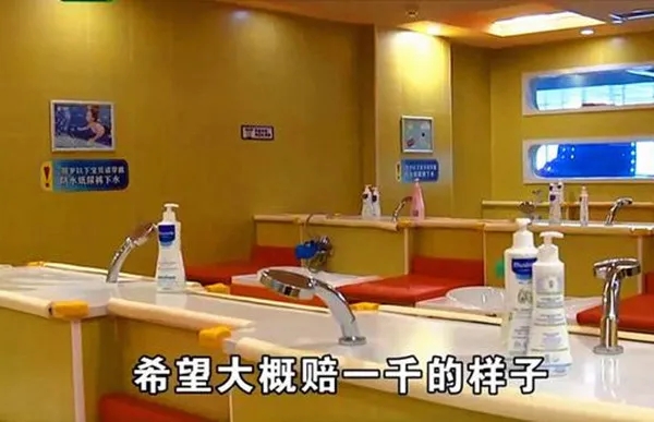 2岁娃泳池内拉肚子,店家索赔2100元后家长觉得过分 老板:我们损失了三四万