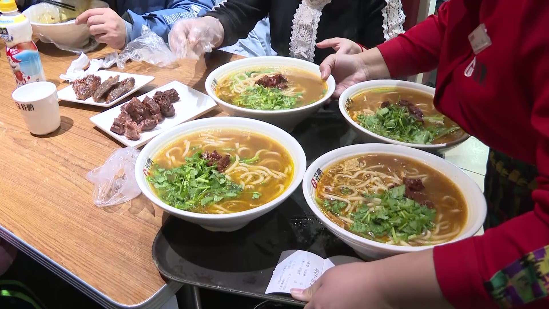 安阳滑县特色美食麻鸭面