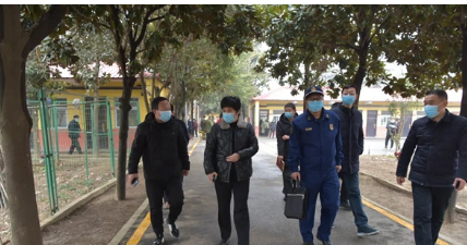 平舆县副县长马全丽督导疫情防控工作