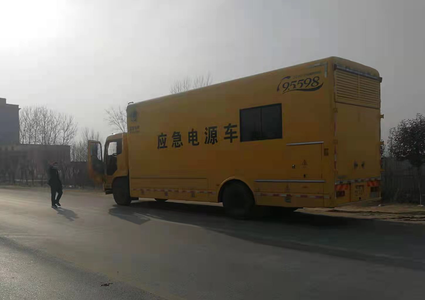 国网开封供电公司丨一辆500千瓦应急发电车紧急支援许昌