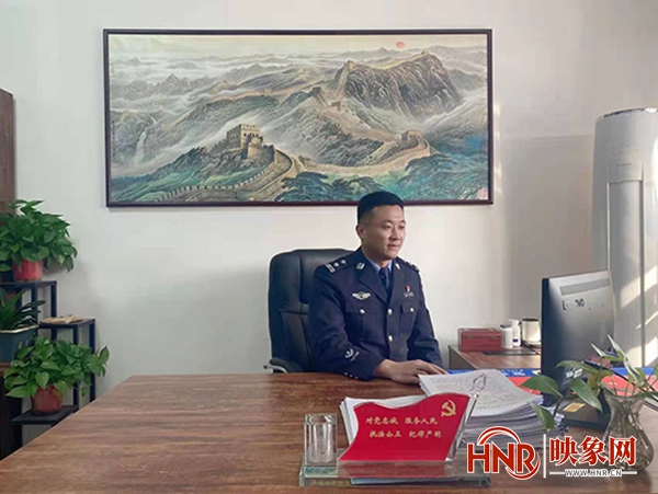 郭超强化"两队一室"改革,建设了综合指挥室,每日开展警情研判,并首创