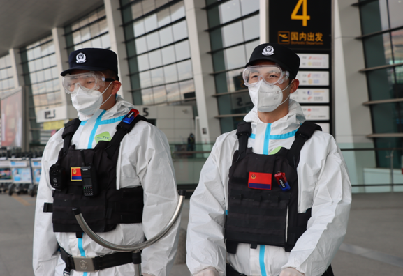 多图直击河南机场公安疫情防控下的春运安保工作