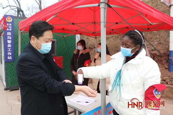 郏县外籍志愿者为中国抗疫做贡献