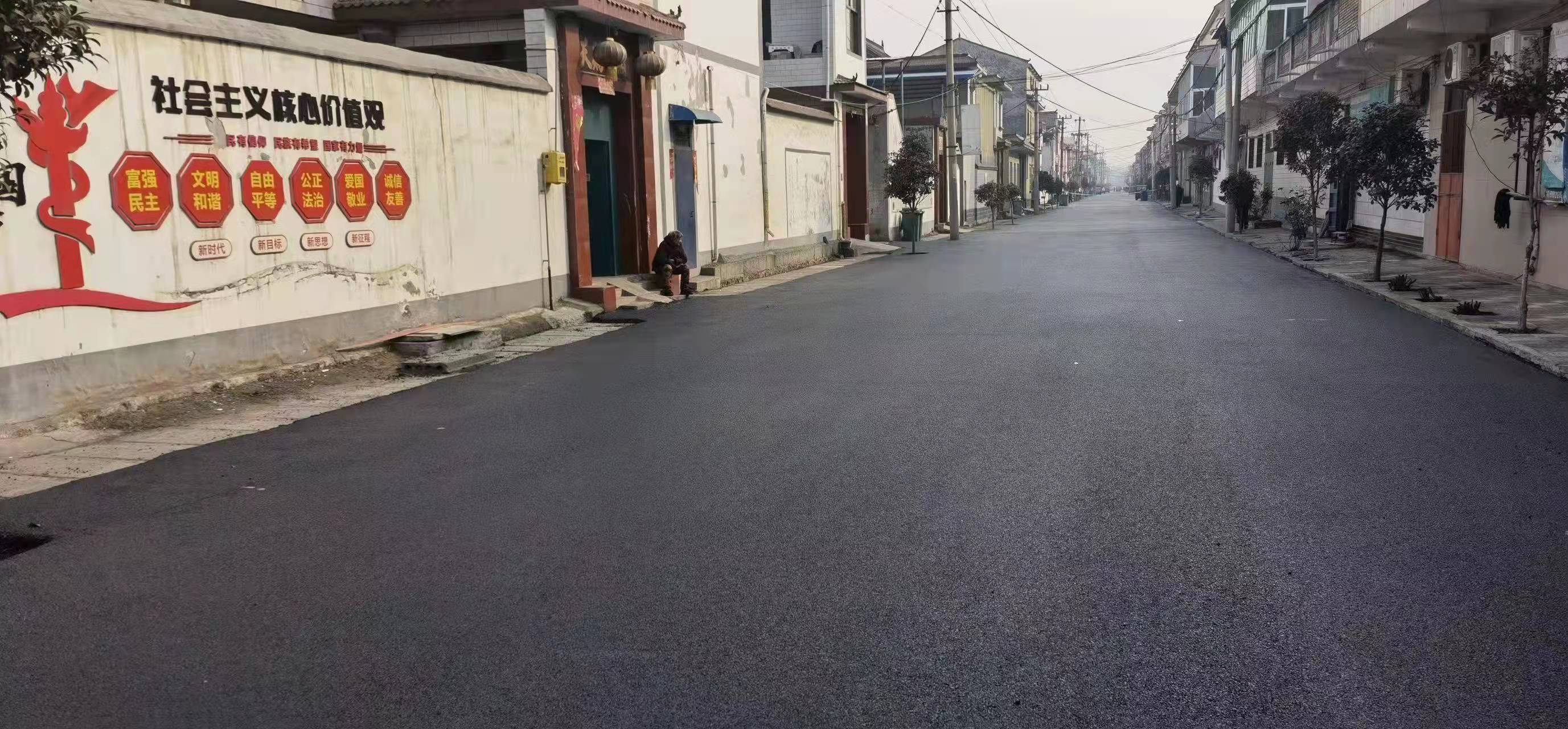 博爱县许良镇大新庄村道路白改黑擦亮人居环境新底色