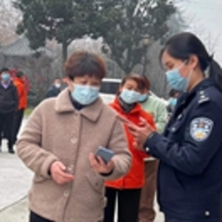 许昌市公安局示范区分局疫情防控和反诈宣传两不误
