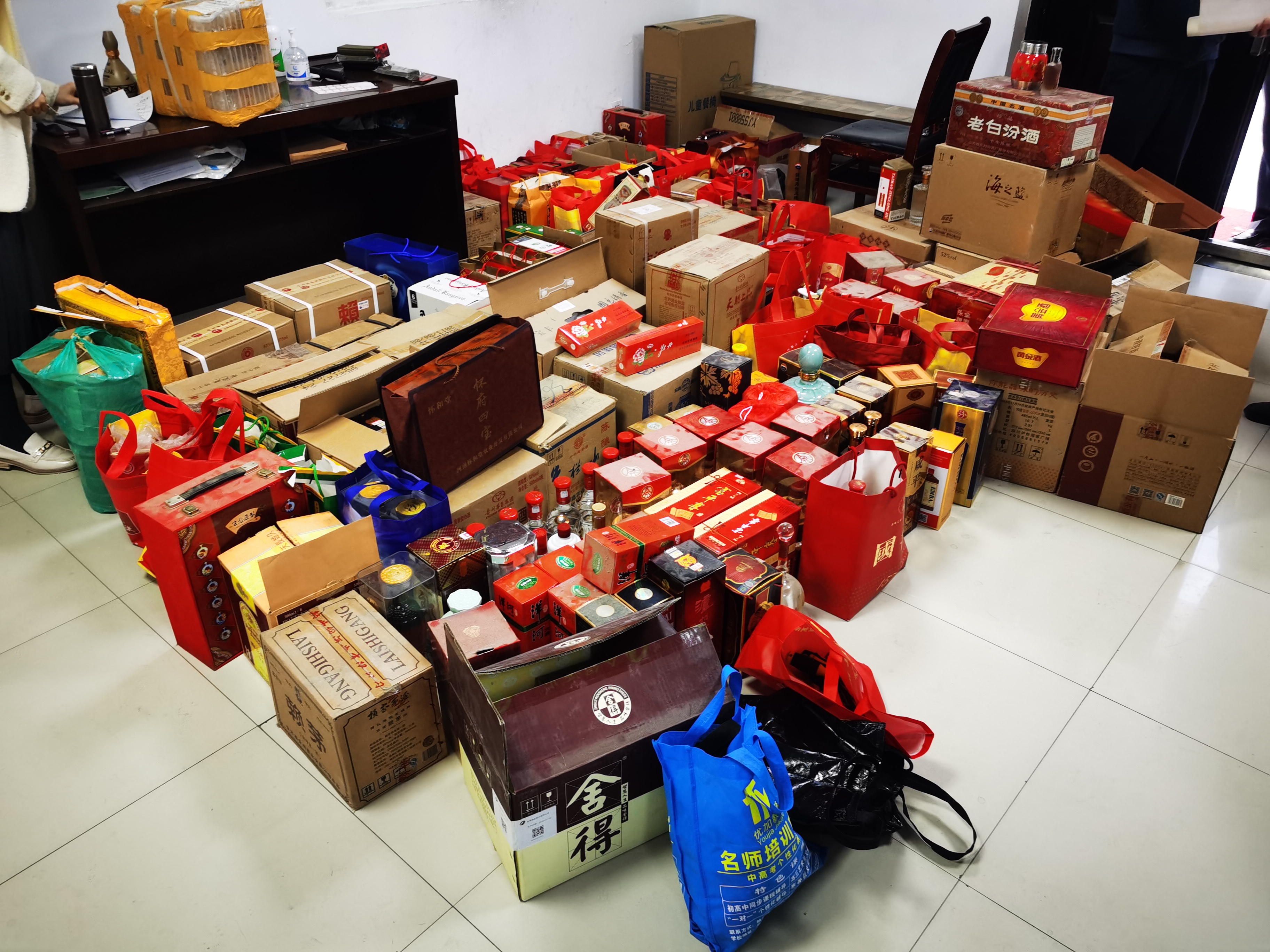 春节将至喜欢将贵重物品放地下室盗贼我也喜欢