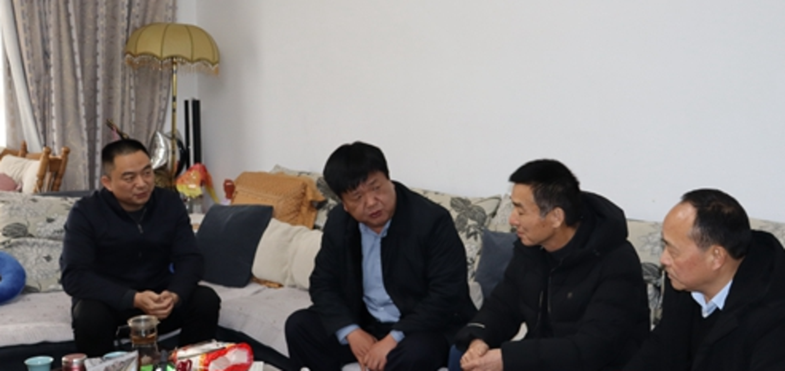 漯河市应急管理局节日期间慰问退休老干部