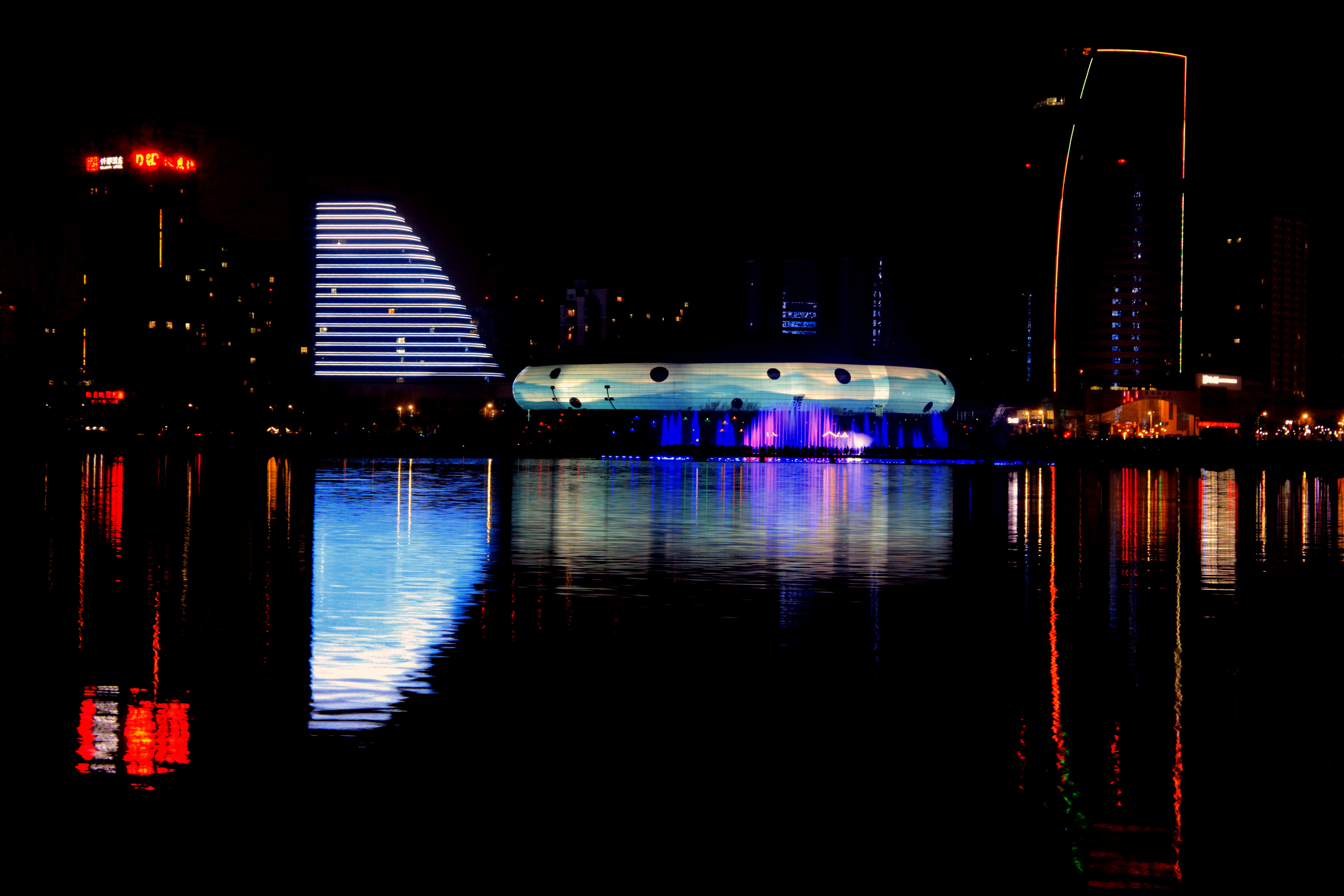 鹤壁市商务中心区灯光秀恢复开放