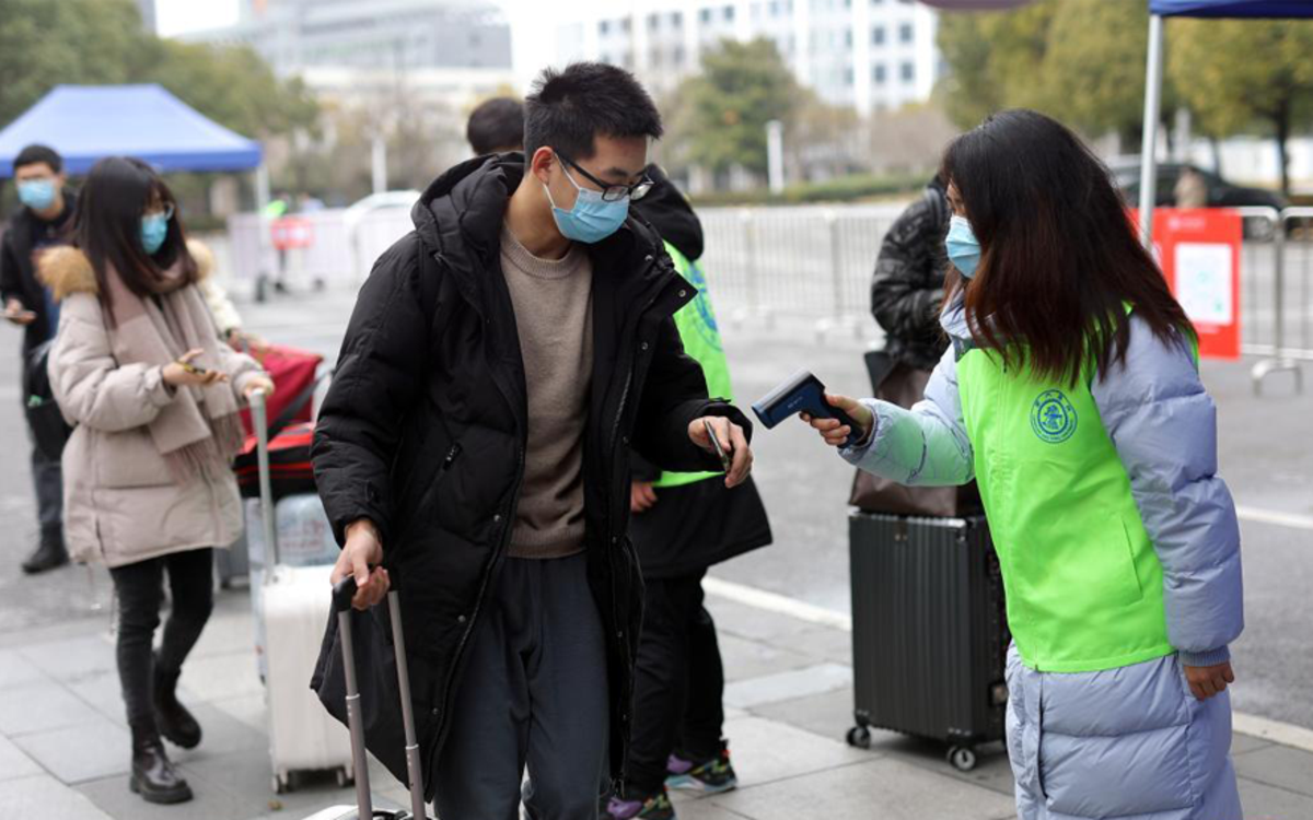 高校迎开学 疫情防控不放松