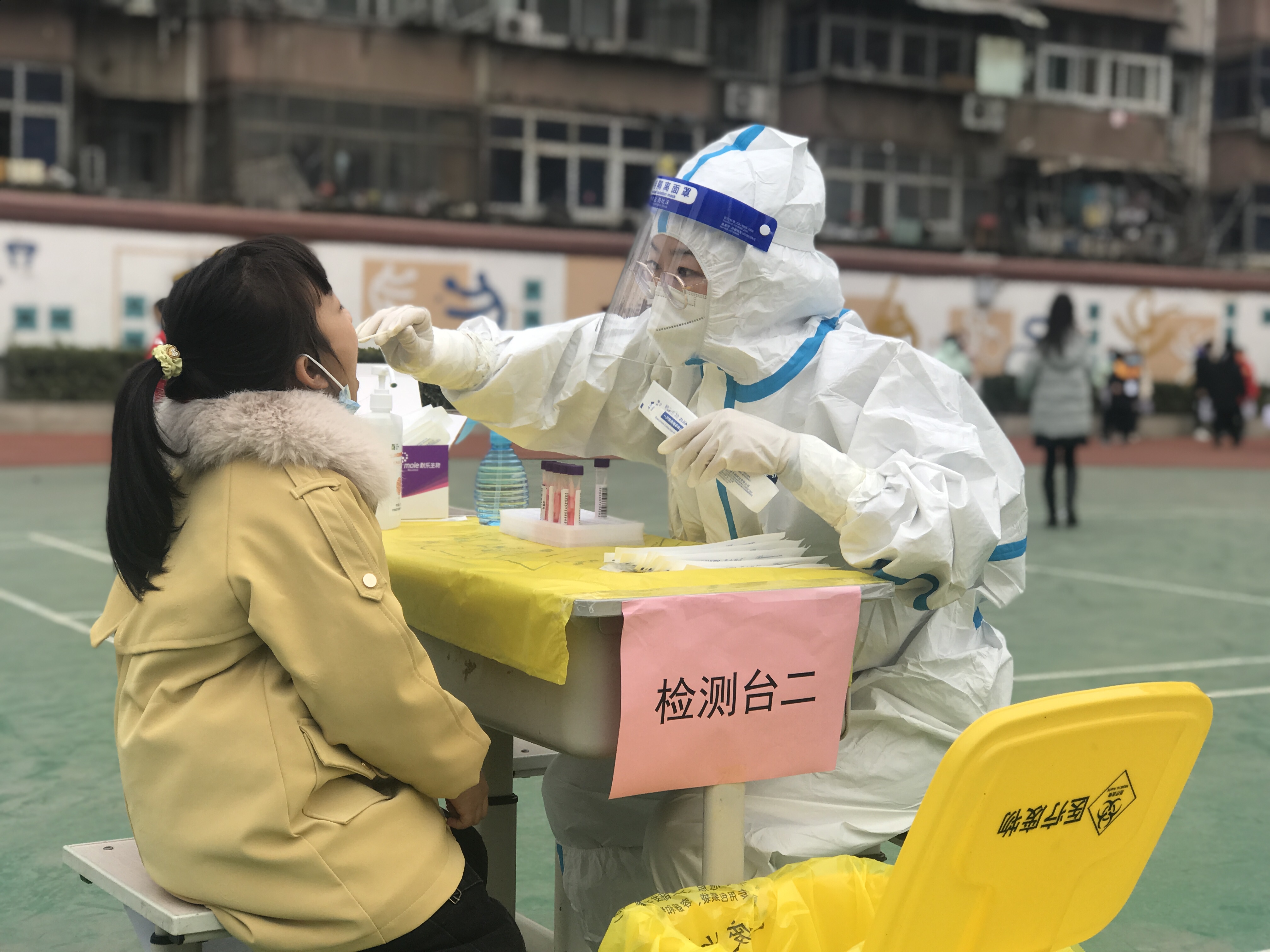 郑州市中小学幼儿园开启开学前全员核酸检测