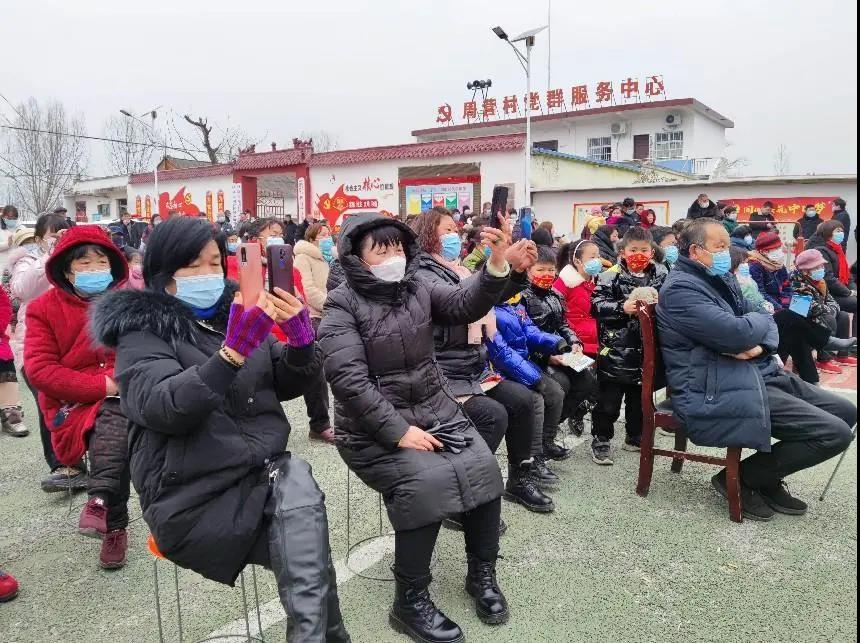 南阳市宛城区汉冢乡开展正月十五花灯俏虎虎生威闹元宵民俗表演活动