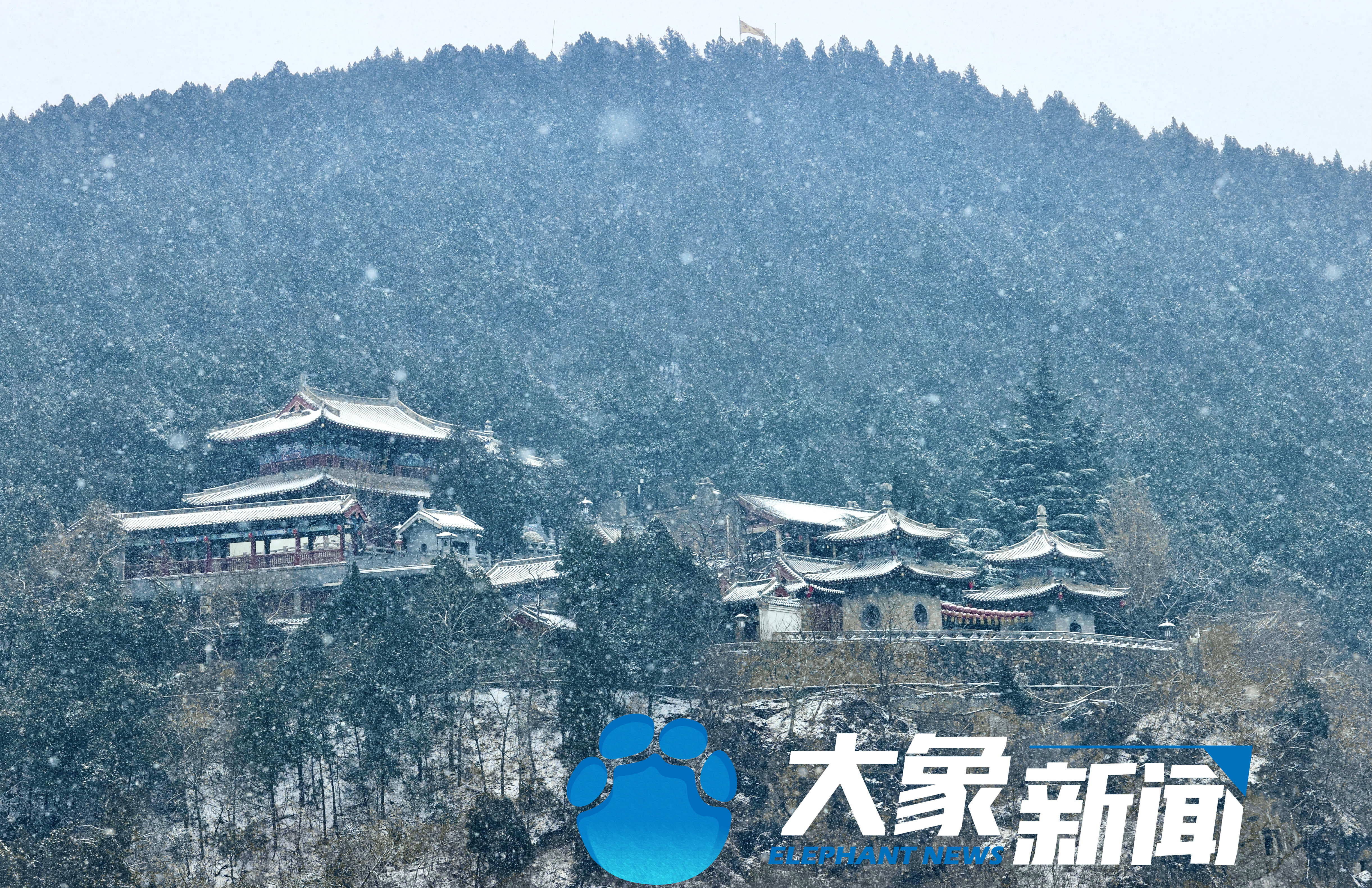 洛阳龙门石窟景区迎来虎年第一场降雪