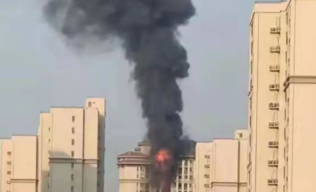 突发！郑州一小区居民楼起火 郑州消防：未发现人员伤亡