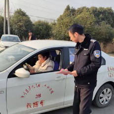 潢川县：交警节后进驾校 安全宣传不放松