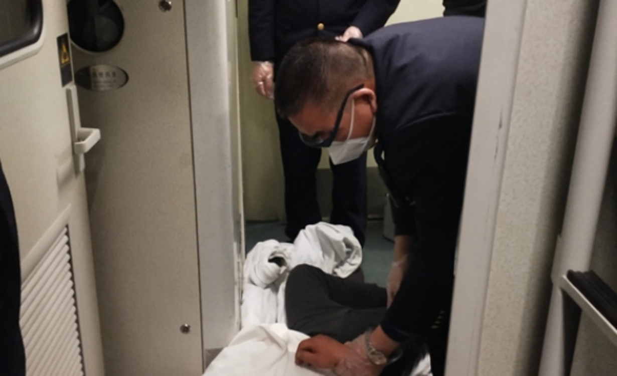35歲男子列車上突發(fā)癲癇，真有“天使”飛到了他身邊