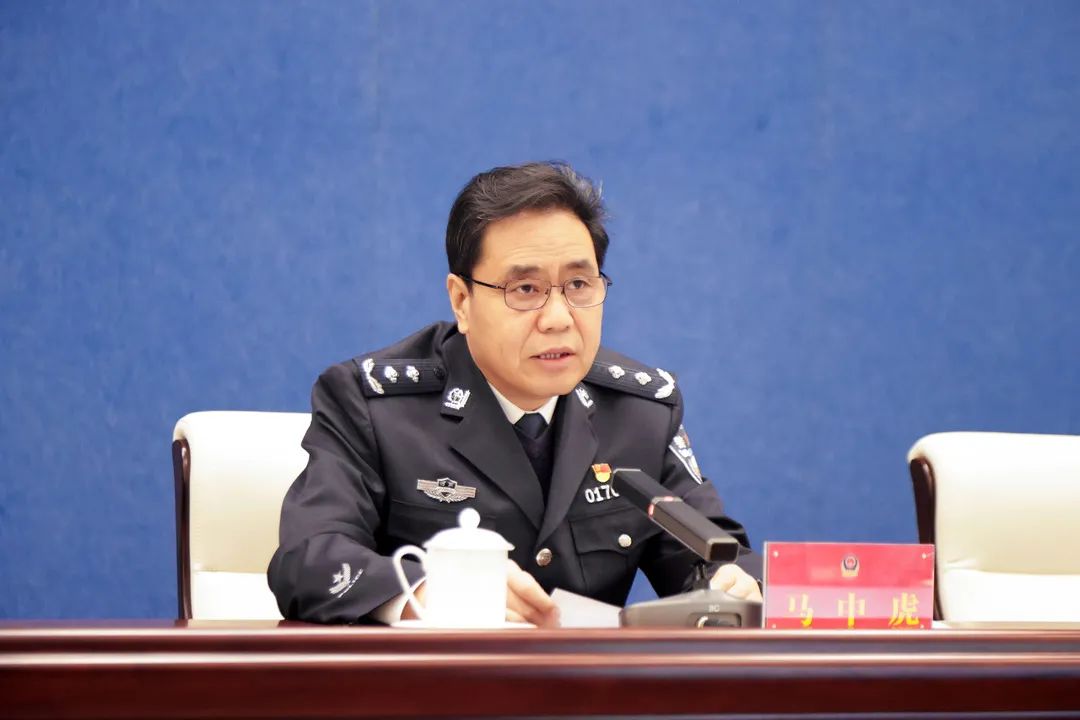 开封市副市长,开封市公安局党委书记,局长马中虎出席会议并讲话.