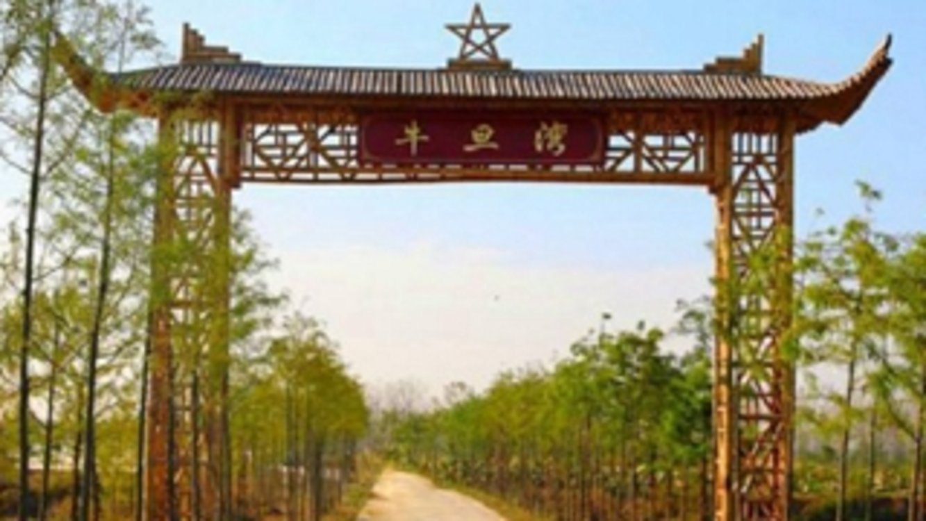 淮滨：美丽乡村人流如织 景色美如画