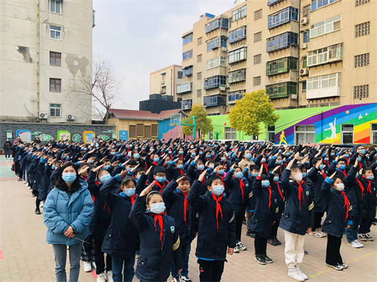 学校负责人表示,通过本次升旗仪式,南关小学的孩子们受到了心灵上的