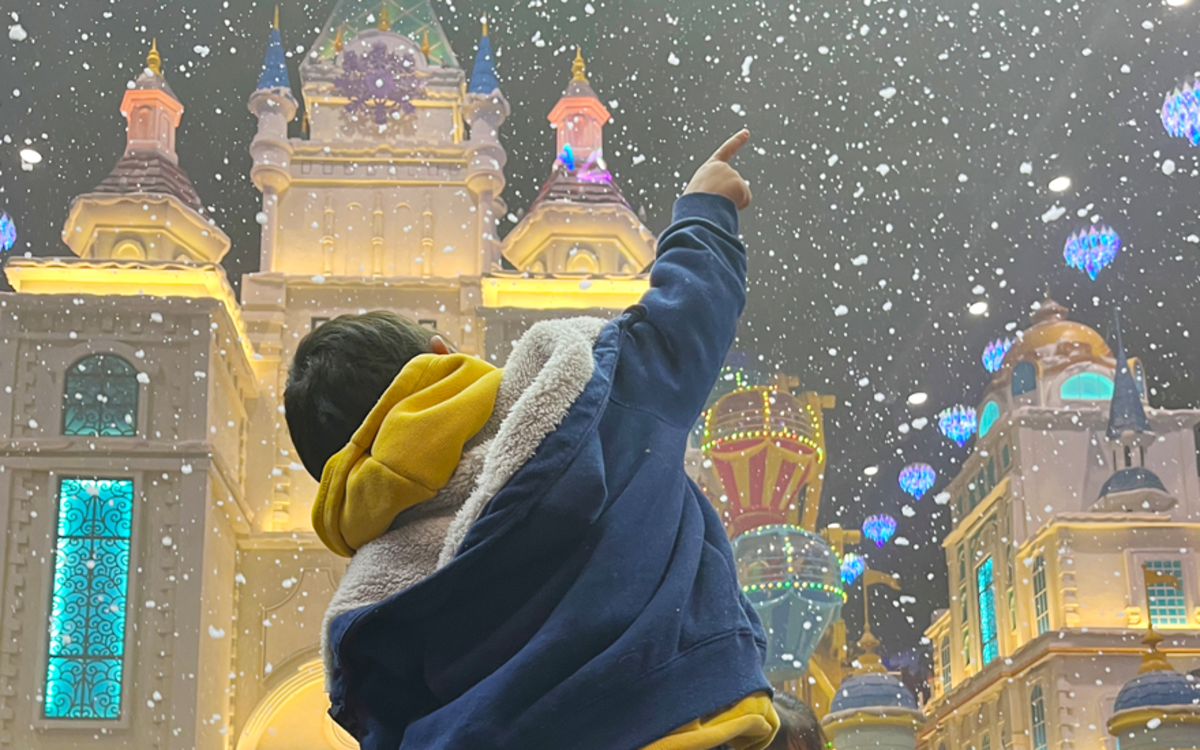 郑州100多名“星星的孩子”体验冰雪之旅   迎接冬残奥