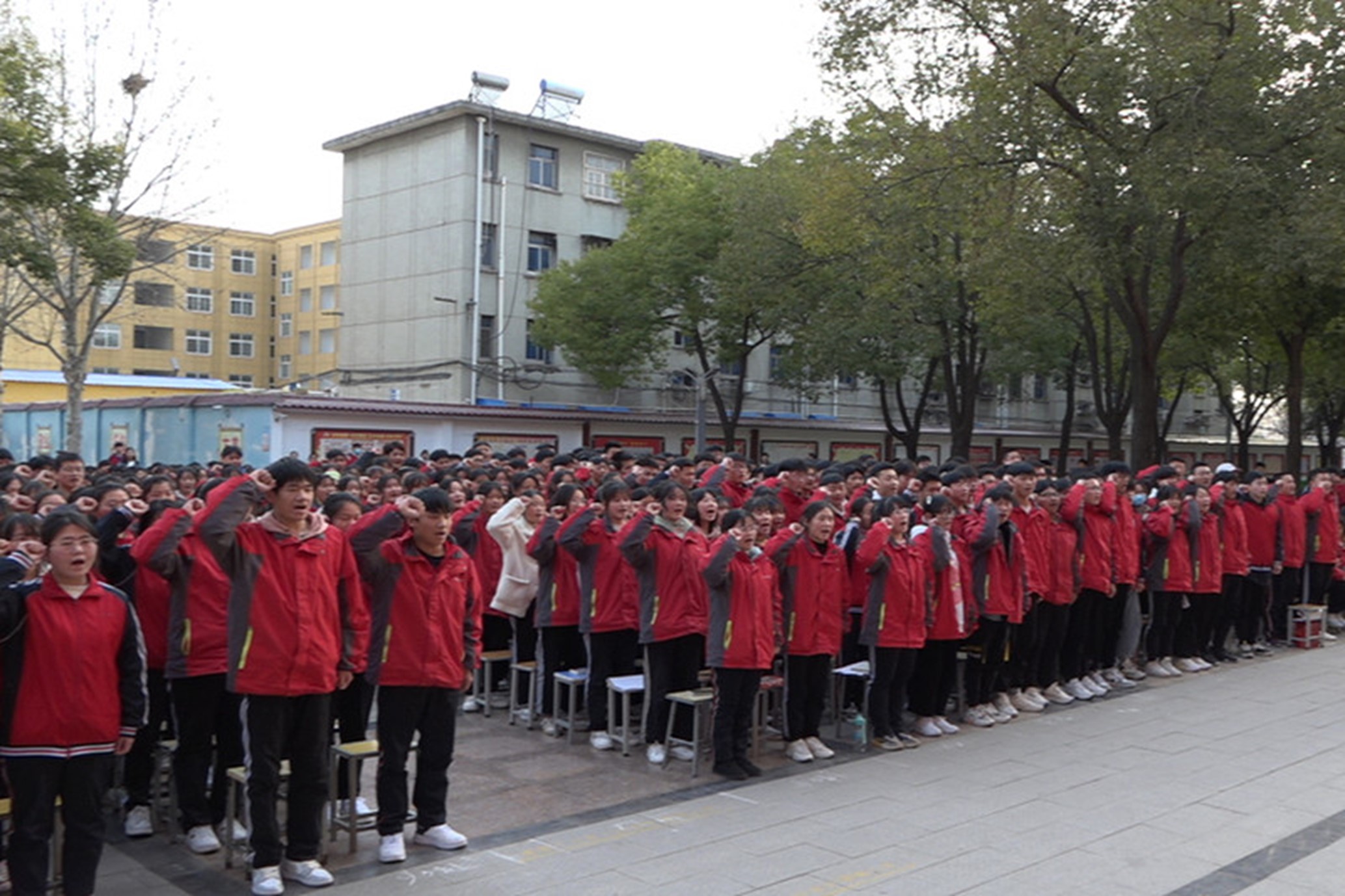 驻马店市第三高级中学举行高考冲刺誓师大会