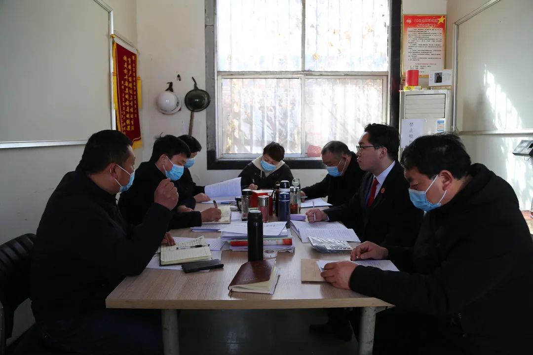 安阳市北关法院院长李春旺看望驻村选调生