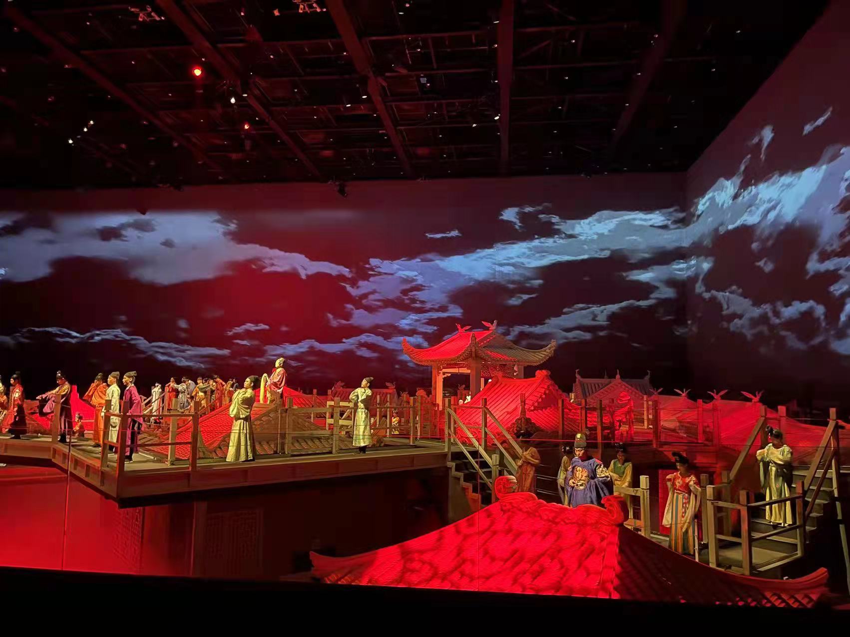 近距离体验戏剧文化的独特魅力女新闻工作者走进只有河南戏剧幻城