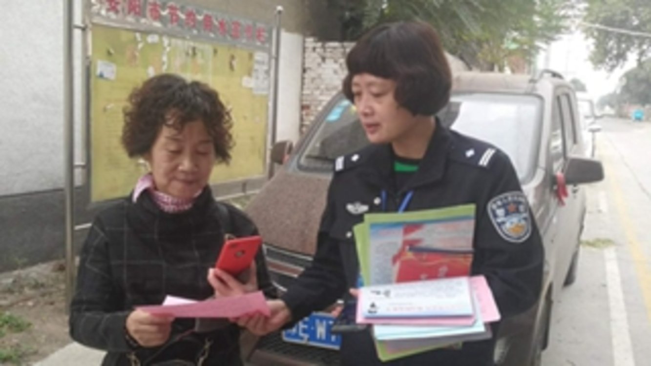 徐玲：社区女民警 花开别样红