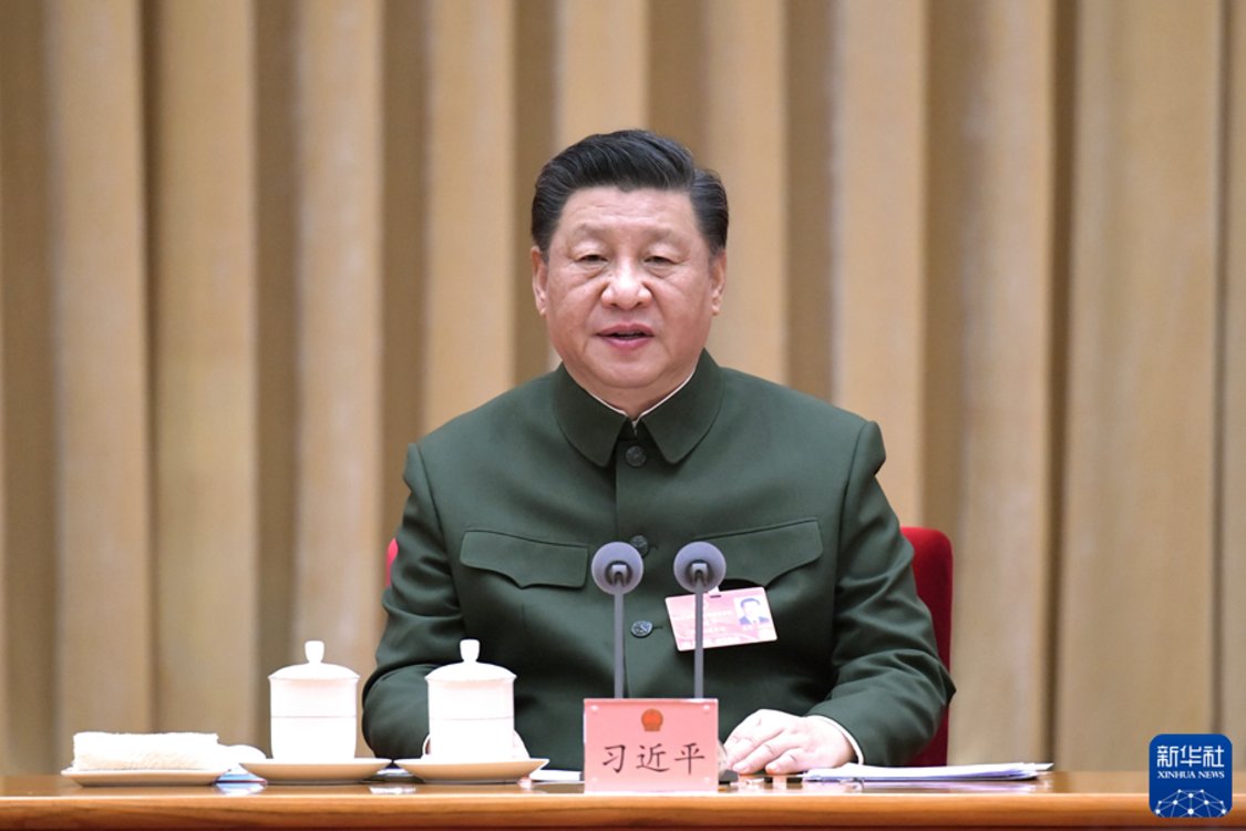 习近平到解放军和武警部队代表团