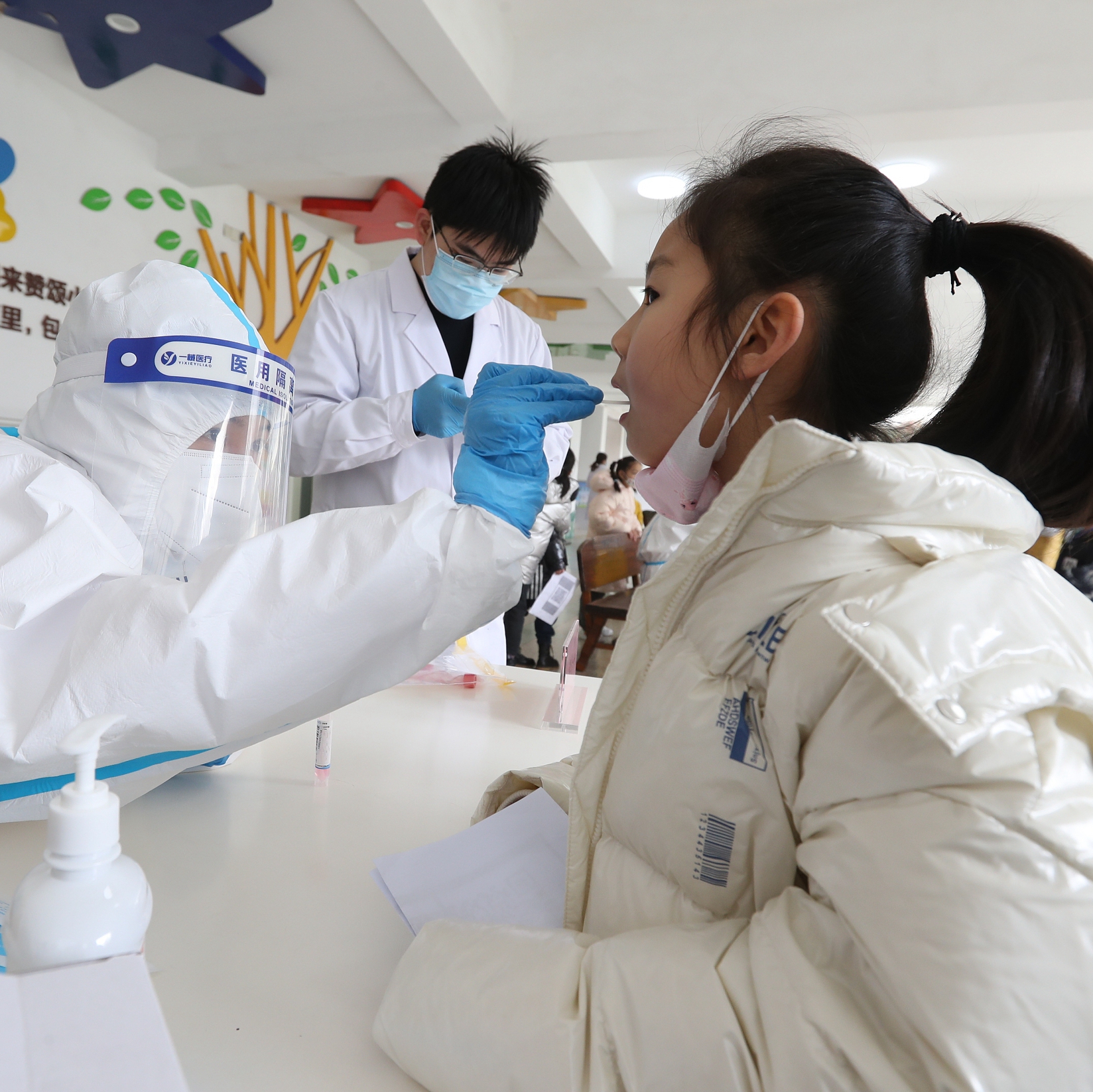 北京本轮疫情首现学生感染，教育部开会部署