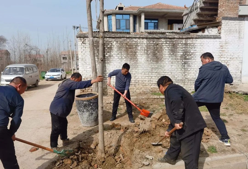 滑县赵营镇开展一把铁掀和扫帚引领示范提精神活动
