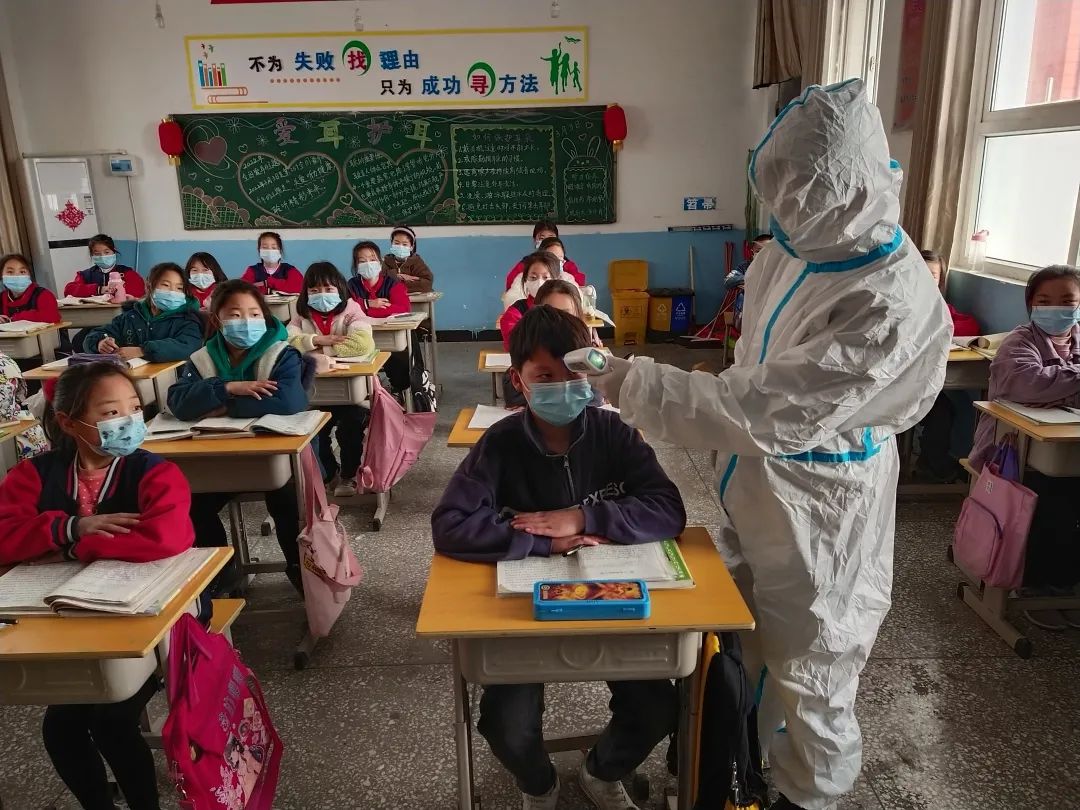 以练为战鹤壁示范区各学校开展疫情防控应急演练