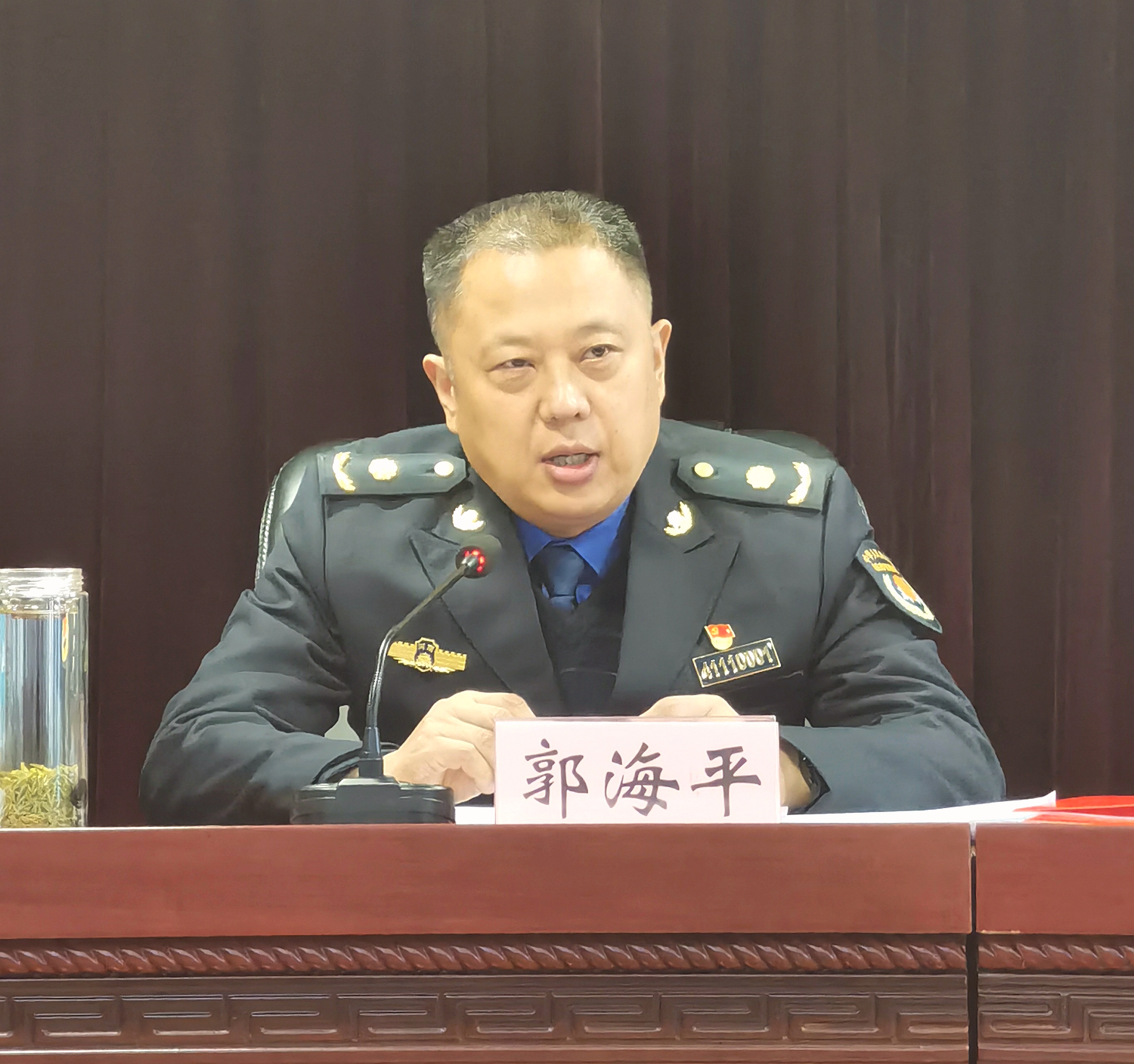 最后,郭海平对2021年工作进行了回顾总结,安排部署了2022年全市城市